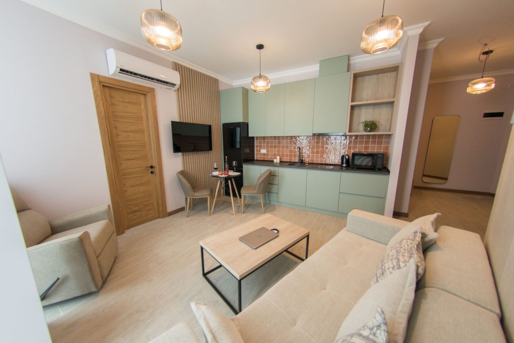CORNER (3)
